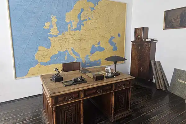 Oskar Schindlers emaillefabriek Oskar Schindler's emaillefabriek